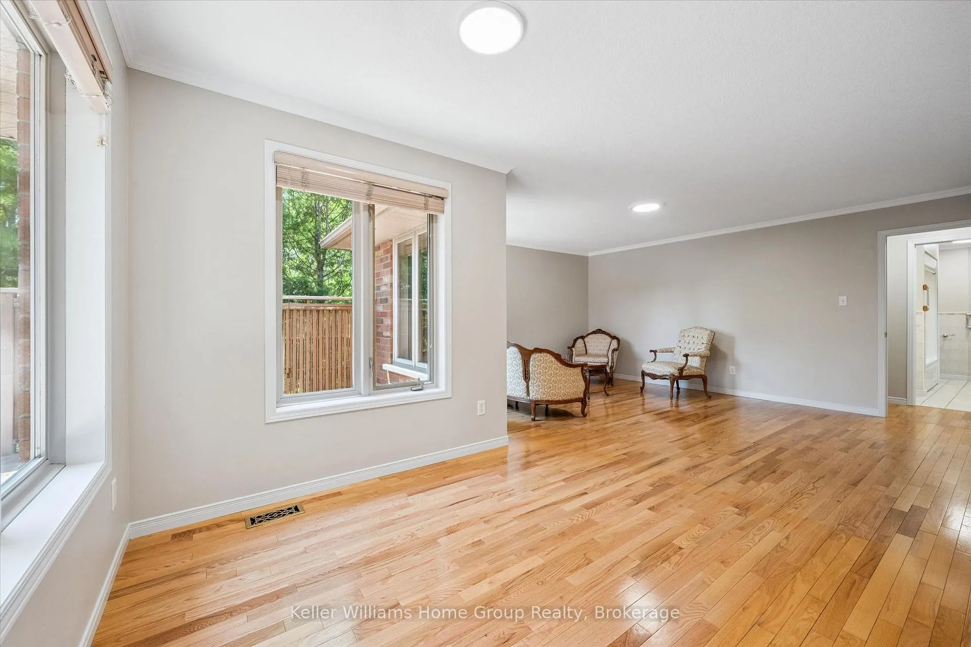 Photo 13 of 40 Gibbs Crescent, Guelph, Clairfields/Hanlon Business Park — HOMEH