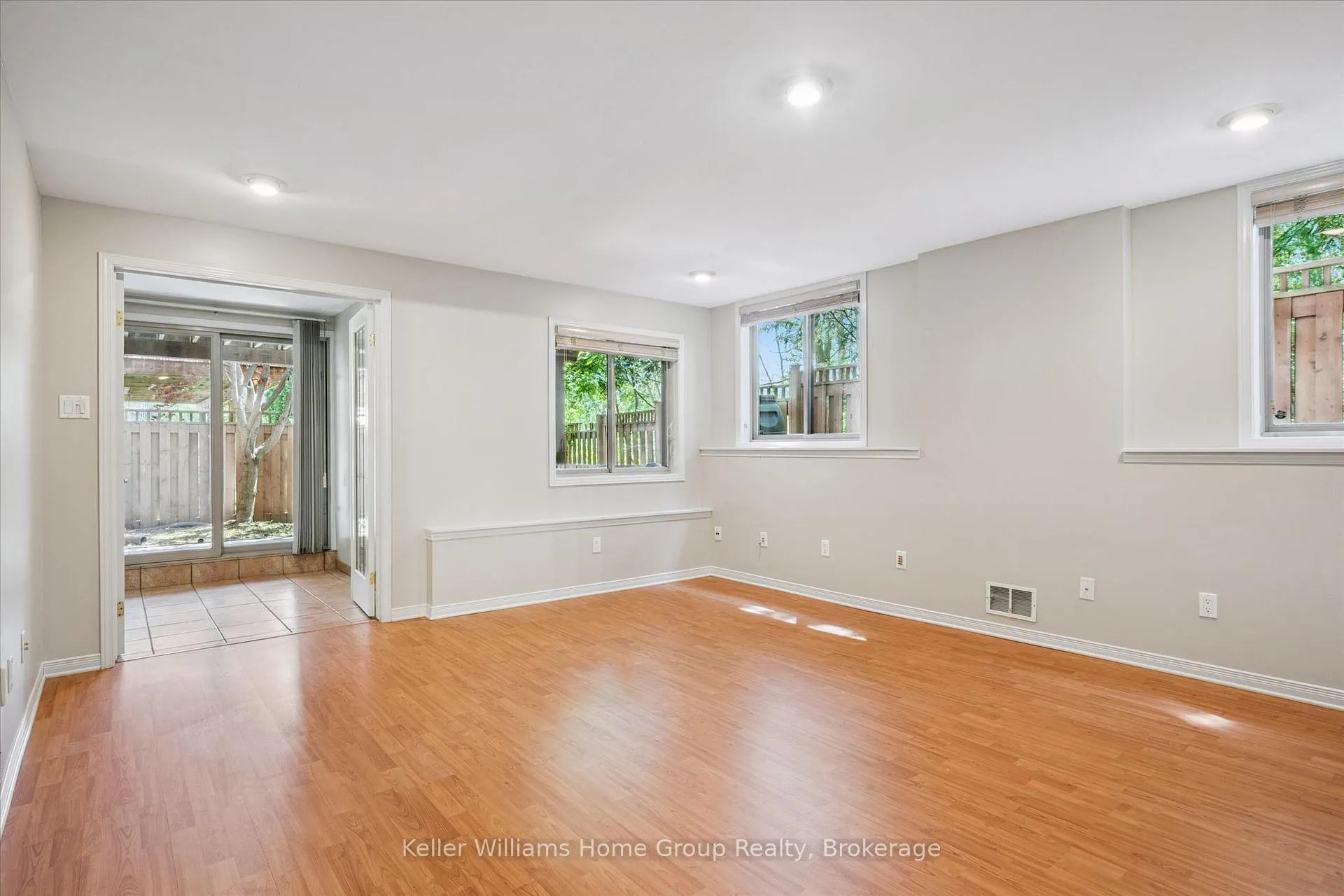 Photo 33 of 40 Gibbs Crescent, Guelph, Clairfields/Hanlon Business Park — HOMEH