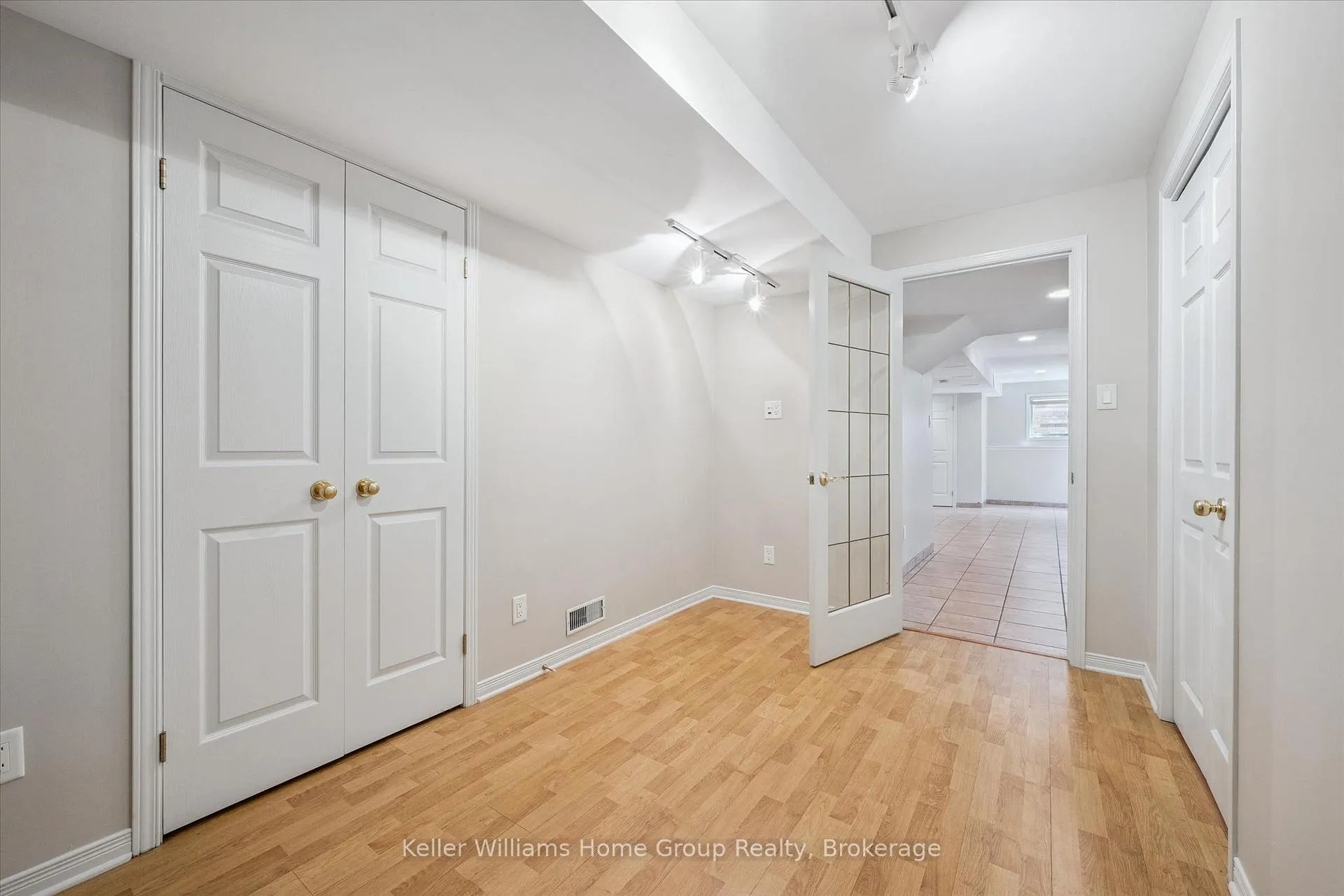 Photo 38 of 40 Gibbs Crescent, Guelph, Clairfields/Hanlon Business Park — HOMEH