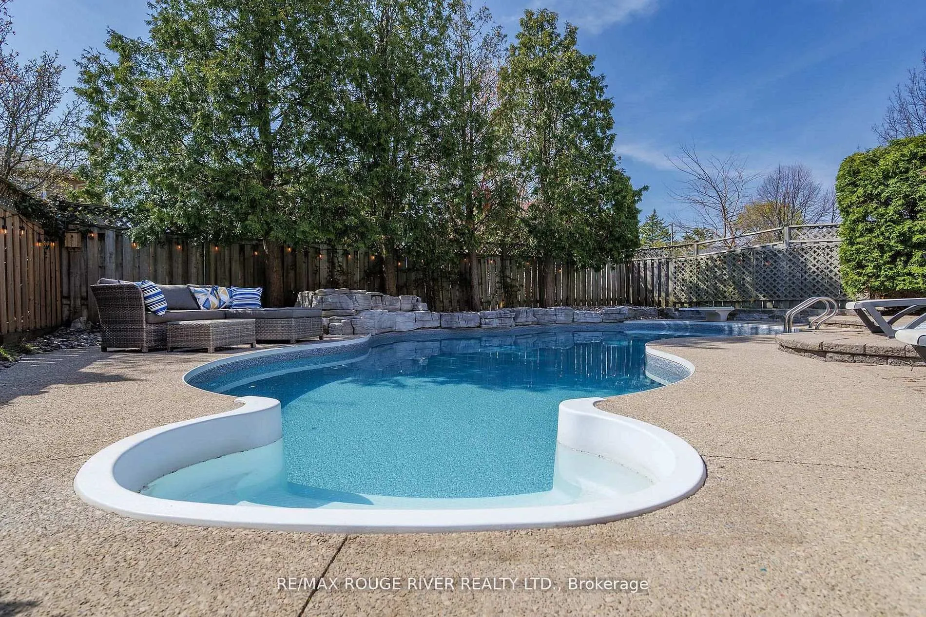 Photo 3 of 1819 Post Drive, Pickering, Amberlea — HOMEH