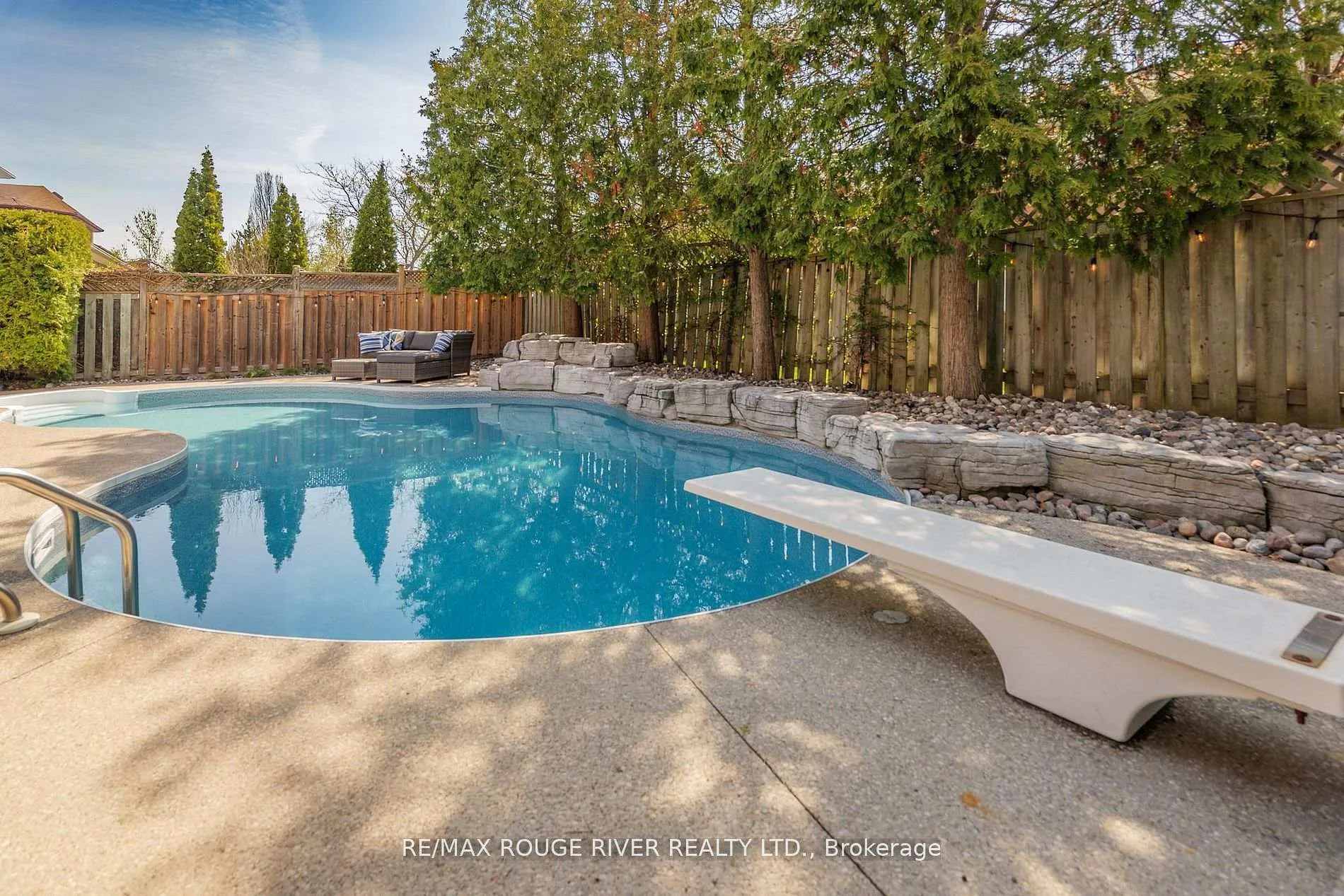 Photo 4 of 1819 Post Drive, Pickering, Amberlea — HOMEH