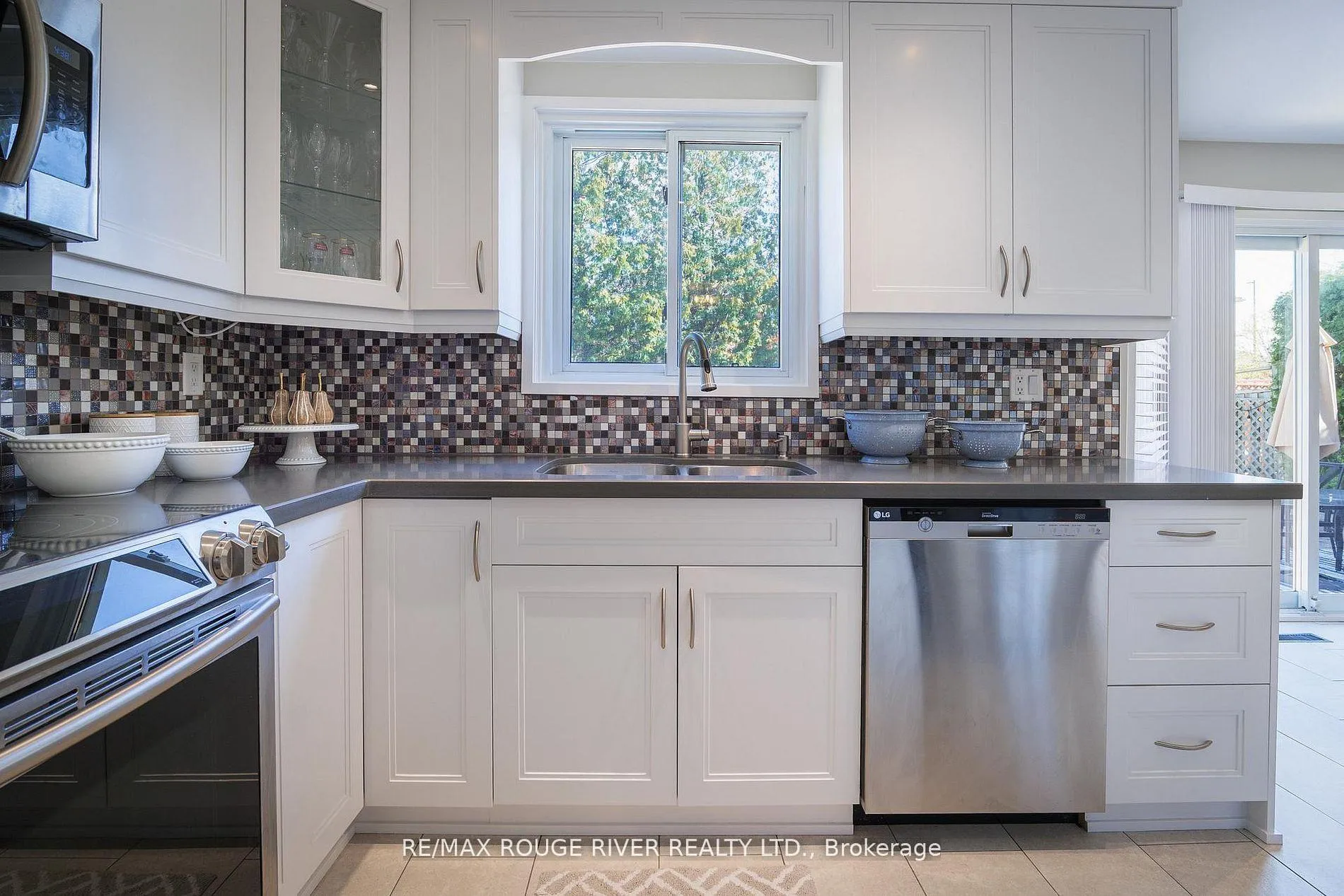 Photo 12 of 1819 Post Drive, Pickering, Amberlea — HOMEH