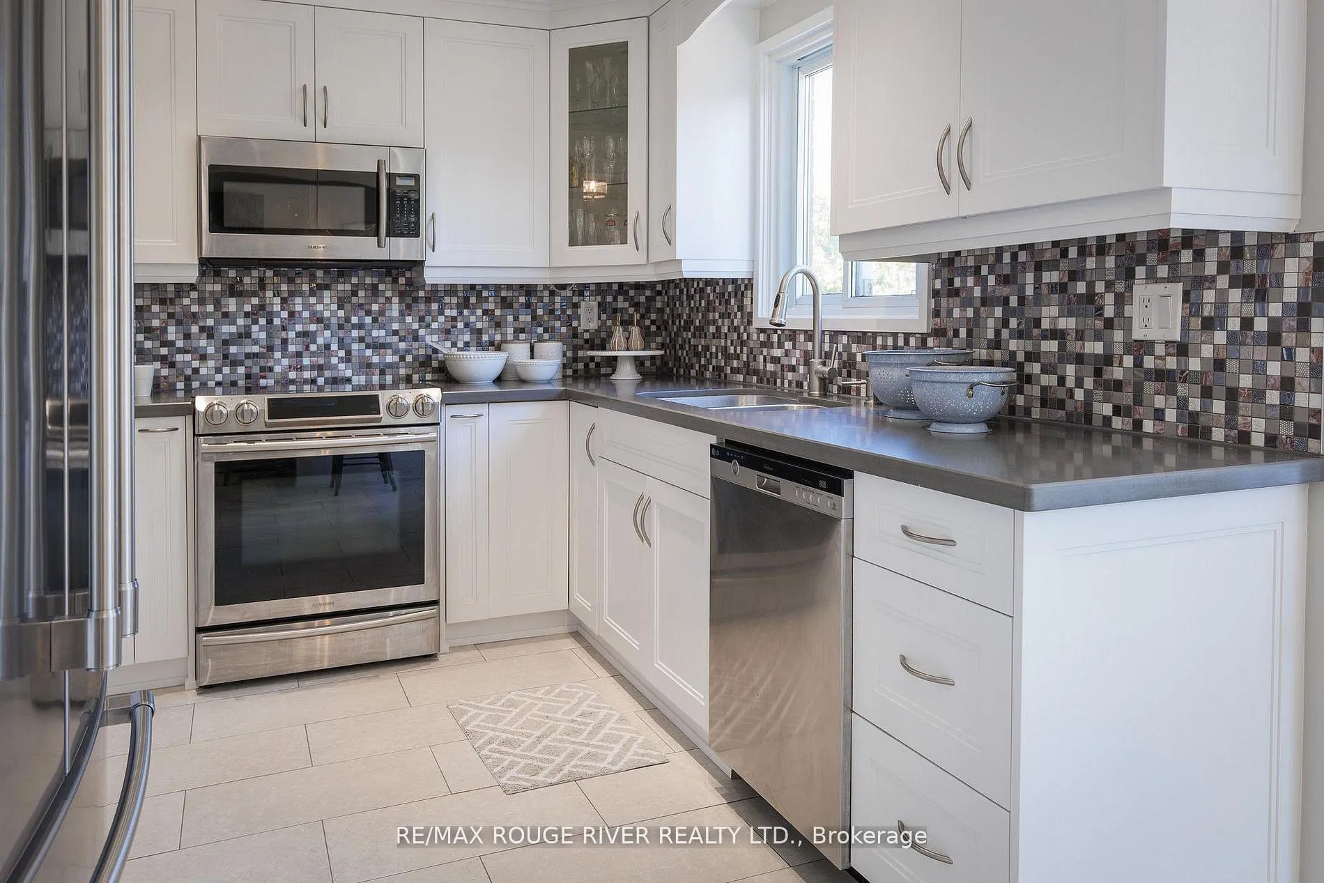 Photo 13 of 1819 Post Drive, Pickering, Amberlea — HOMEH