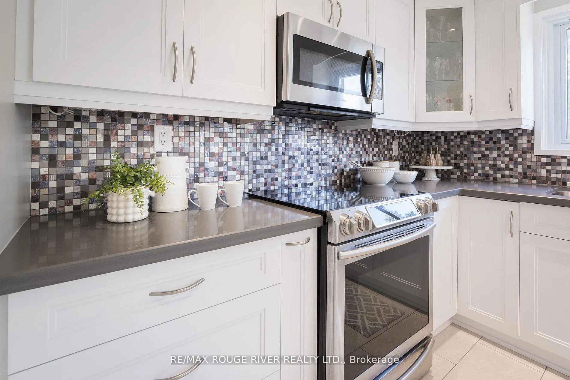 Photo 15 of 1819 Post Drive, Pickering, Amberlea — HOMEH
