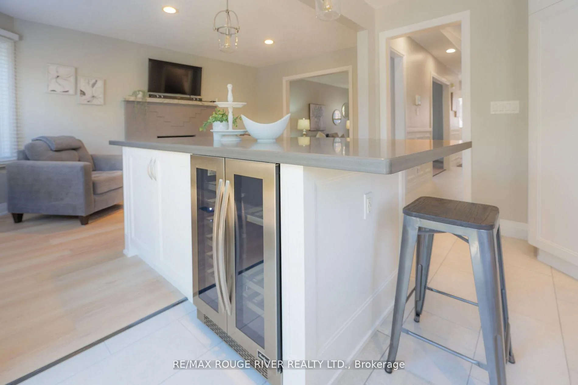 Photo 16 of 1819 Post Drive, Pickering, Amberlea — HOMEH