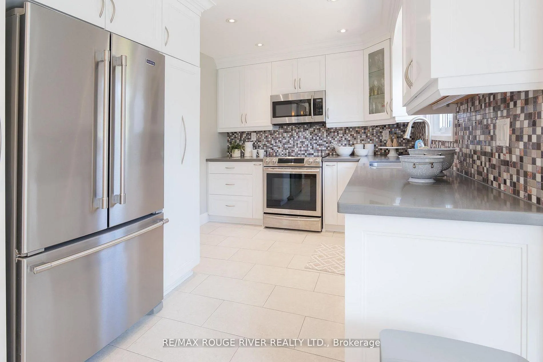 Photo 17 of 1819 Post Drive, Pickering, Amberlea — HOMEH