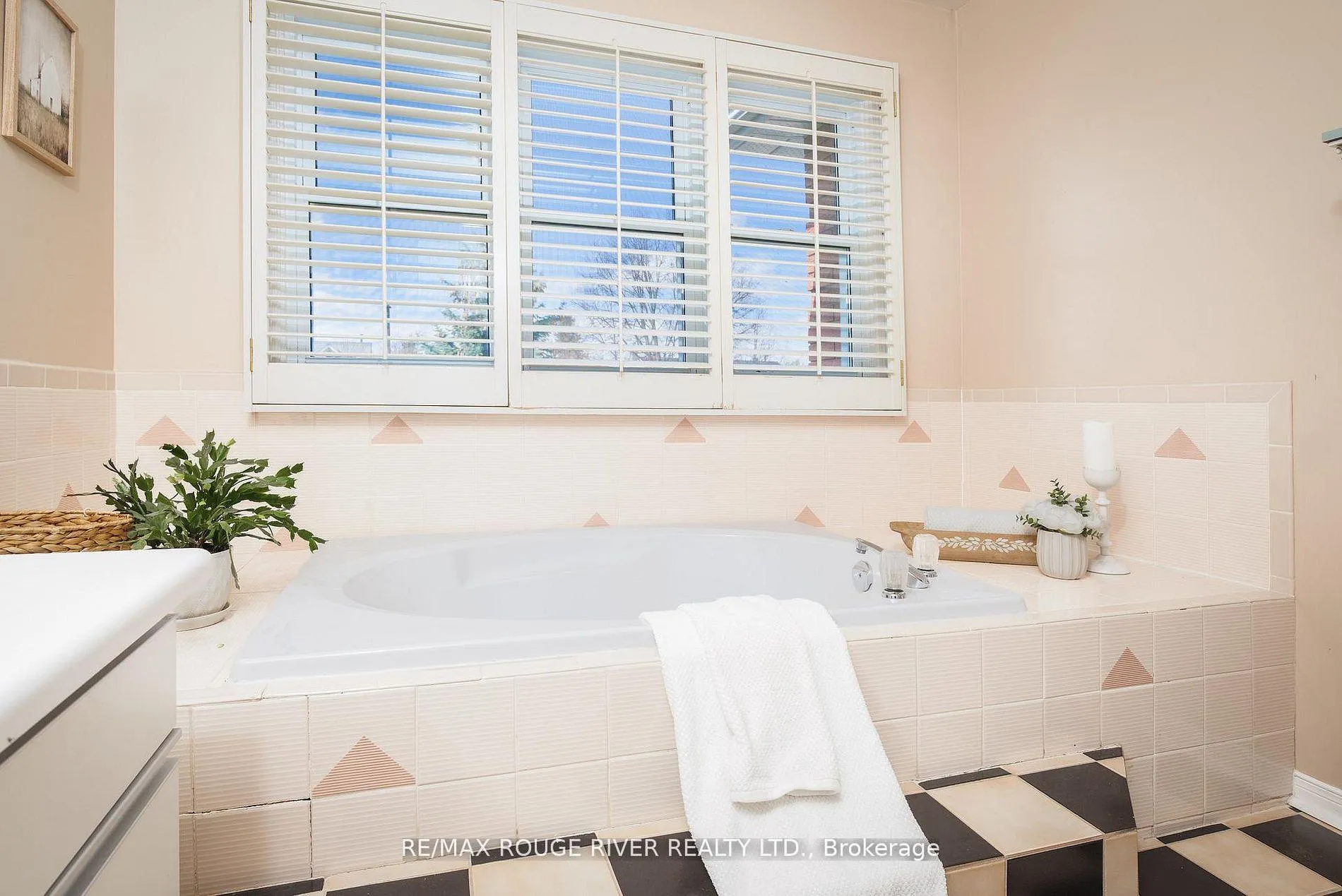 Photo 26 of 1819 Post Drive, Pickering, Amberlea — HOMEH
