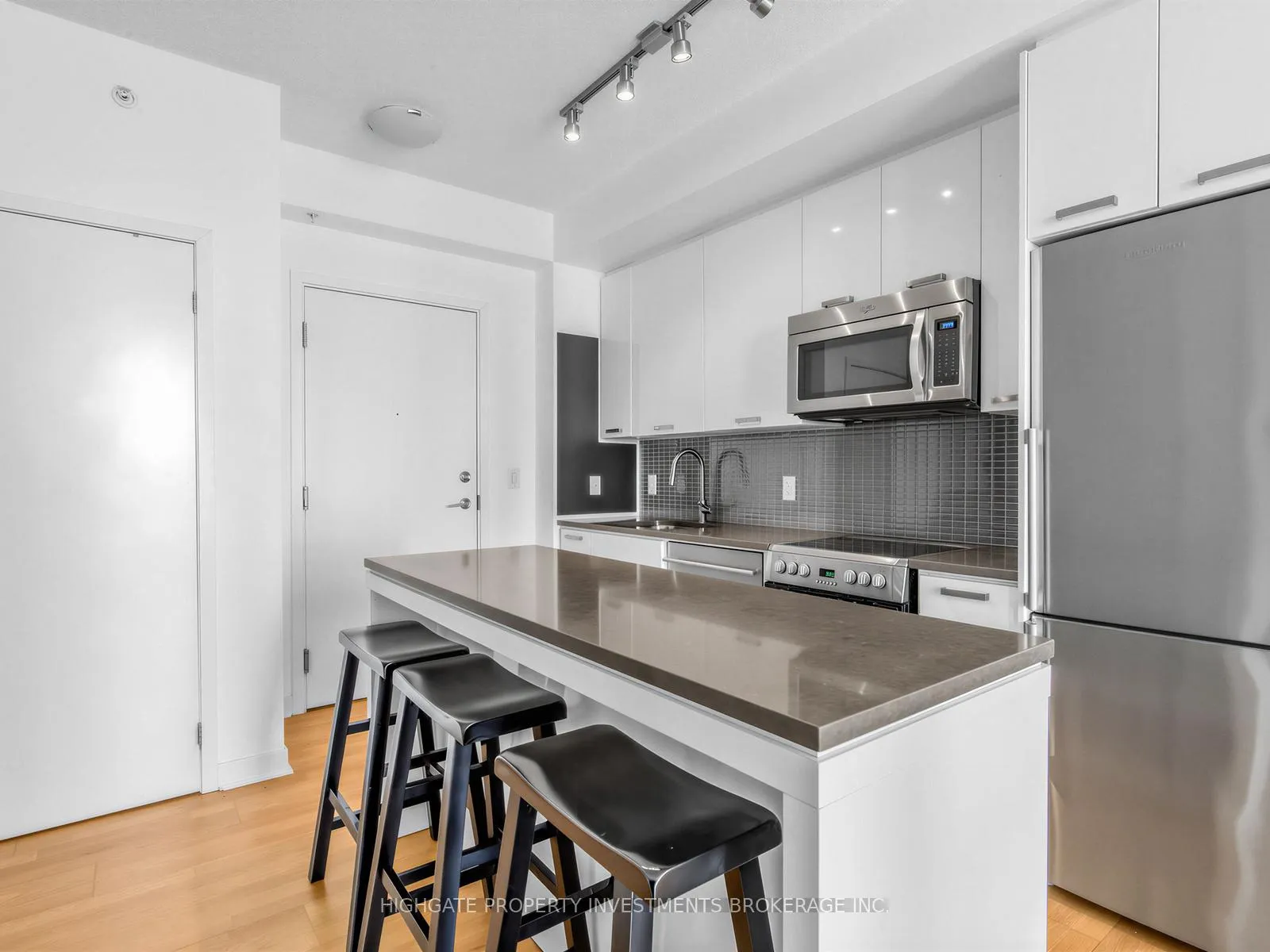 Photo 3 of Unit 2311, 295 Adelaide Street W, Toronto, Waterfront Communities — HOMEH