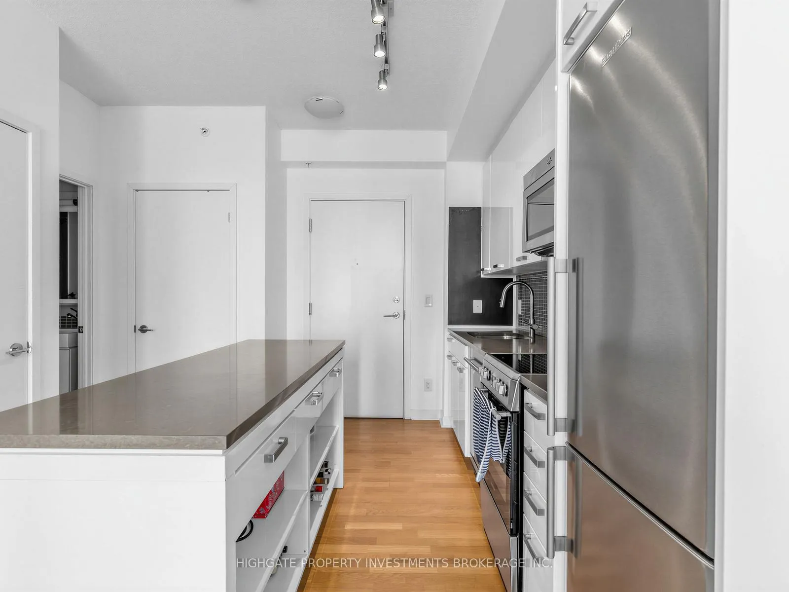 Photo 4 of Unit 2311, 295 Adelaide Street W, Toronto, Waterfront Communities — HOMEH