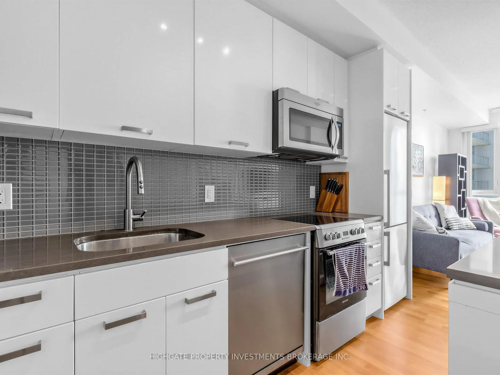 Photo 7 of Unit 2311, 295 Adelaide Street W, Toronto, Waterfront Communities — HOMEH