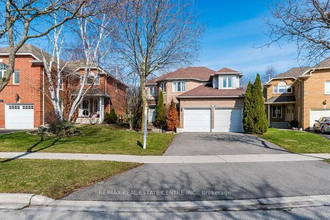 Photo 2 of 33 Strathroy Crescent, Hamilton, Waterdown — HOMEH