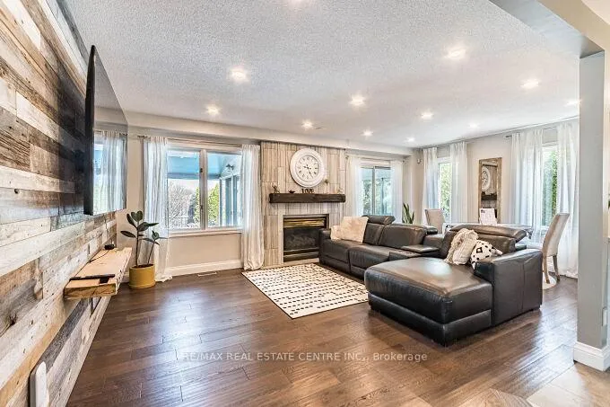 Photo 10 of 33 Strathroy Crescent, Hamilton, Waterdown — HOMEH