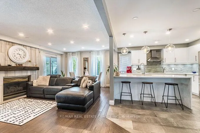 Photo 13 of 33 Strathroy Crescent, Hamilton, Waterdown — HOMEH