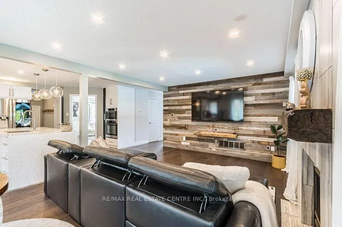 Photo 14 of 33 Strathroy Crescent, Hamilton, Waterdown — HOMEH
