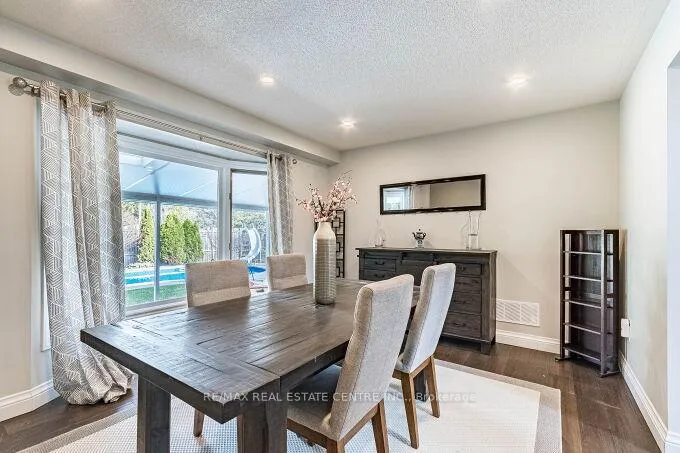 Photo 15 of 33 Strathroy Crescent, Hamilton, Waterdown — HOMEH