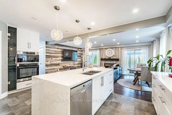Photo 18 of 33 Strathroy Crescent, Hamilton, Waterdown — HOMEH