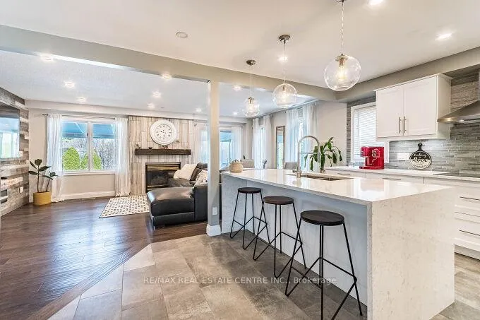 Photo 19 of 33 Strathroy Crescent, Hamilton, Waterdown — HOMEH