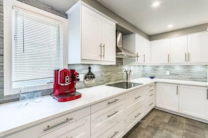 Photo 21 of 33 Strathroy Crescent, Hamilton, Waterdown — HOMEH