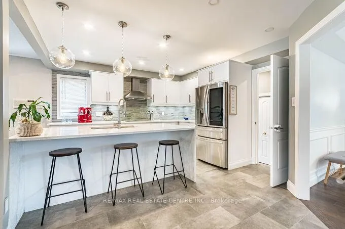 Photo 23 of 33 Strathroy Crescent, Hamilton, Waterdown — HOMEH