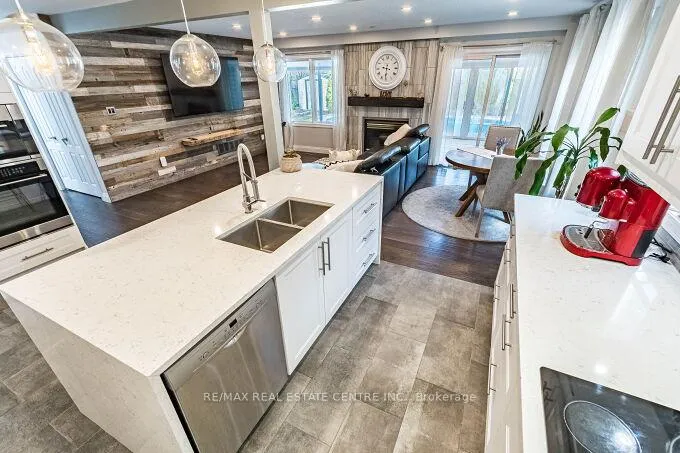 Photo 24 of 33 Strathroy Crescent, Hamilton, Waterdown — HOMEH