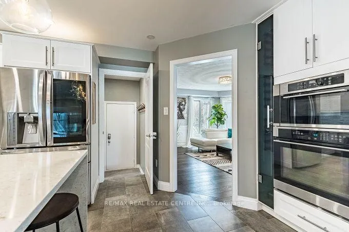 Photo 25 of 33 Strathroy Crescent, Hamilton, Waterdown — HOMEH