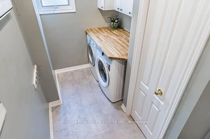 Photo 26 of 33 Strathroy Crescent, Hamilton, Waterdown — HOMEH