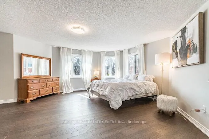 Photo 33 of 33 Strathroy Crescent, Hamilton, Waterdown — HOMEH