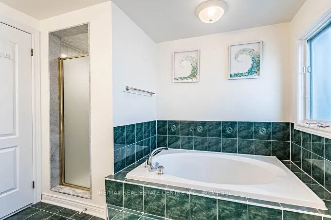 Photo 37 of 33 Strathroy Crescent, Hamilton, Waterdown — HOMEH