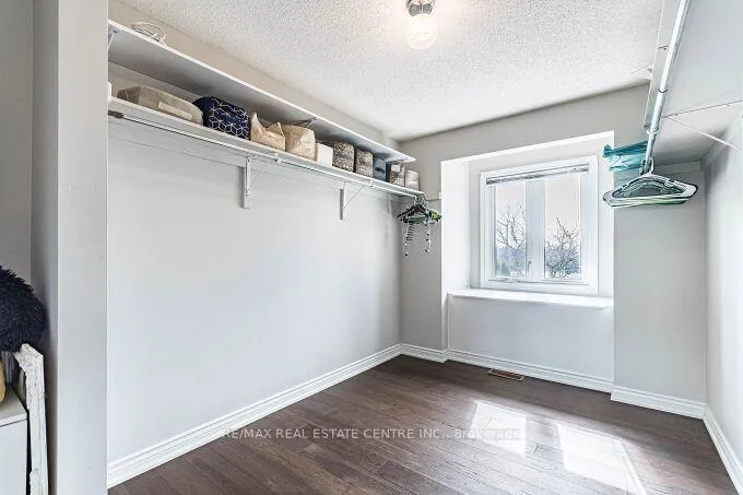 Photo 38 of 33 Strathroy Crescent, Hamilton, Waterdown — HOMEH
