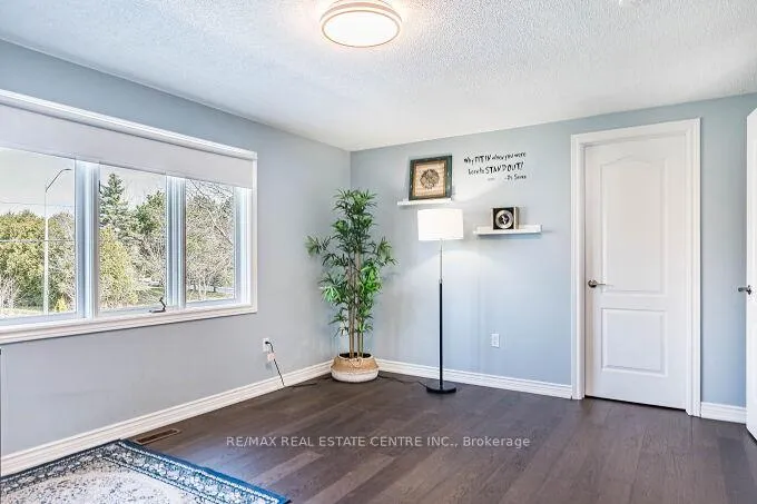 Photo 41 of 33 Strathroy Crescent, Hamilton, Waterdown — HOMEH
