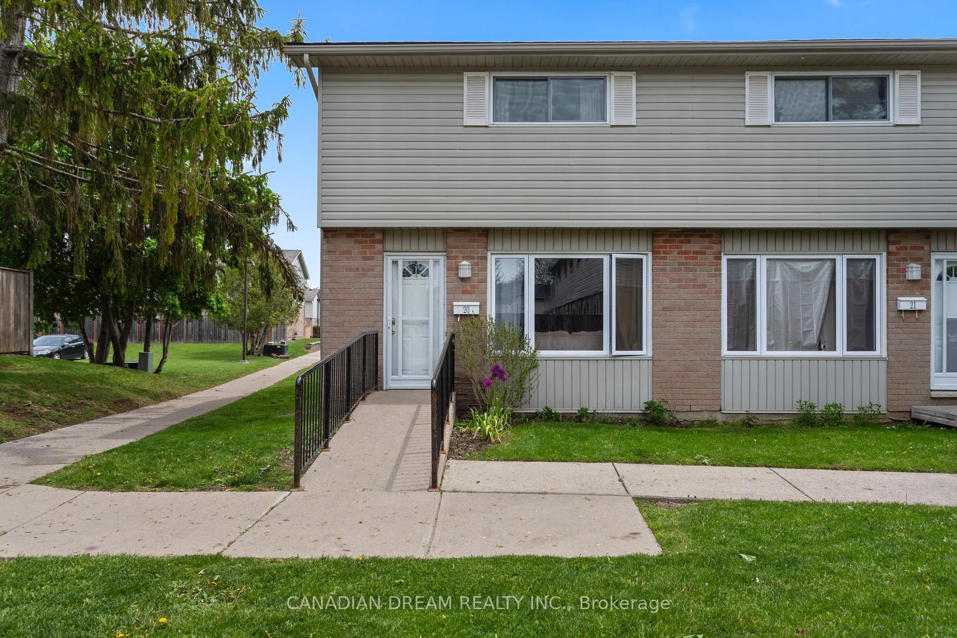 Front of Unit 20, 1095 Jalna Boulevard