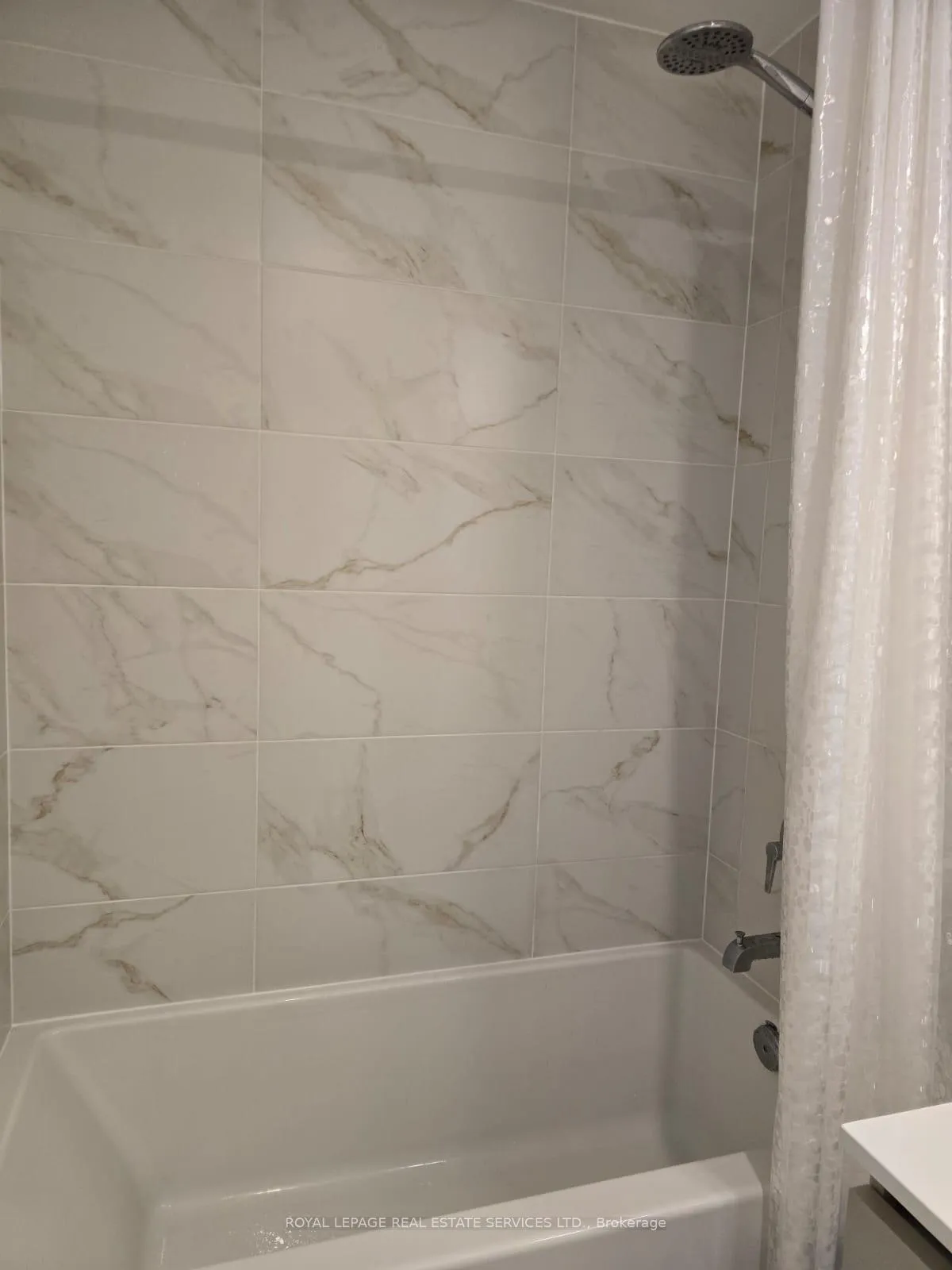 Photo 20 of Unit LPH21, 395 Dundas St W, Oakville, Glenorchy — HOMEH
