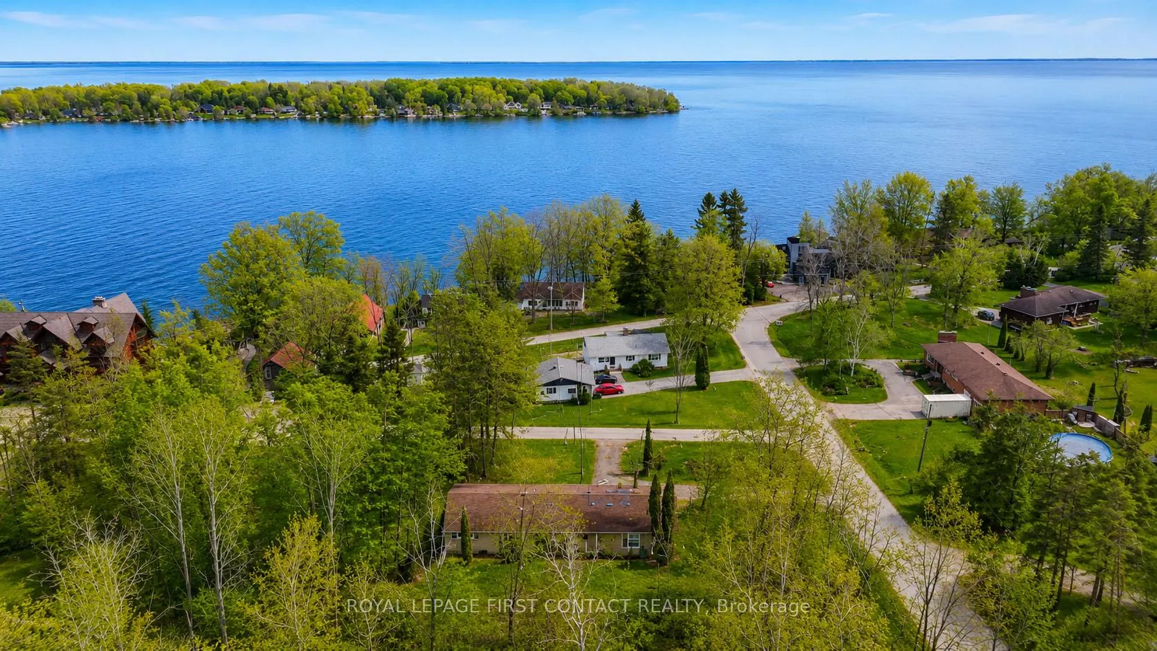 Photo 4 of 303 Shoreline Drive, Oro-Medonte, Rural Oro-Medonte — HOMEH