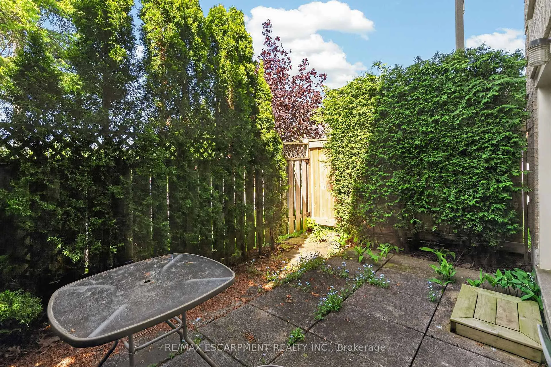 Photo 2 of Unit 19, 11 Pirie Drive, Hamilton, Dundas — HOMEH