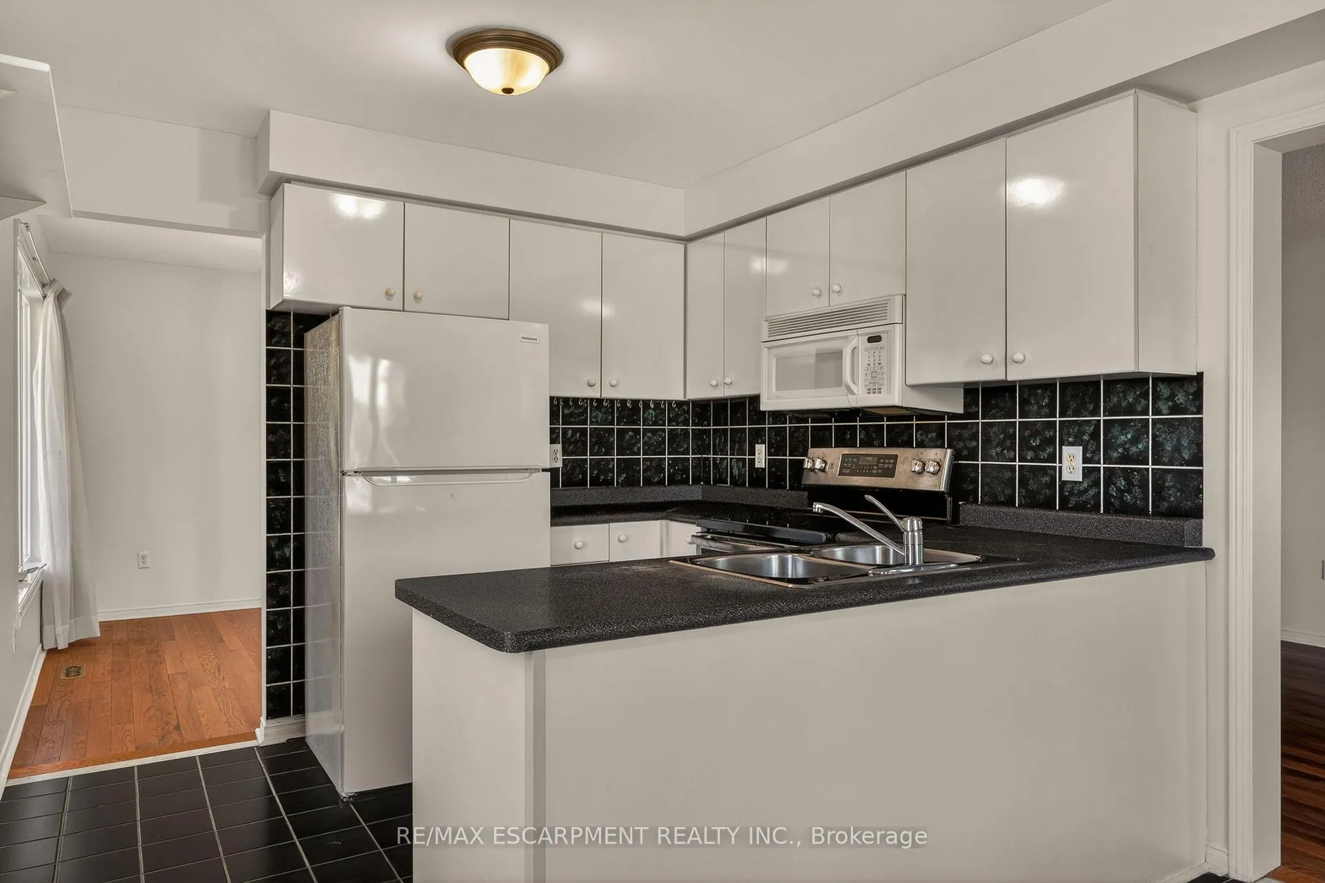 Photo 5 of Unit 19, 11 Pirie Drive, Hamilton, Dundas — HOMEH