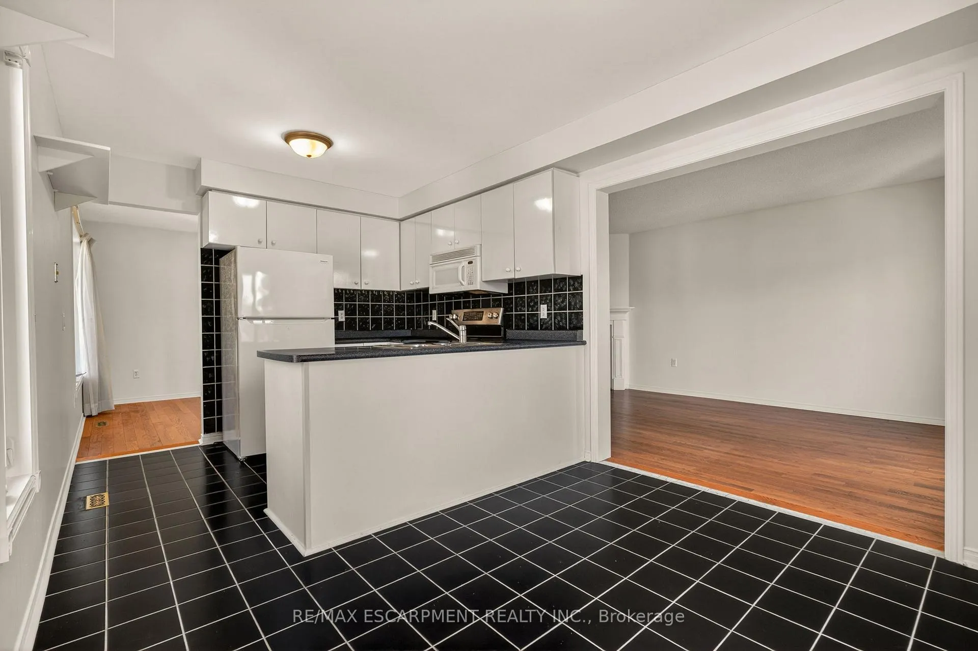 Photo 19 of Unit 19, 11 Pirie Drive, Hamilton, Dundas — HOMEH