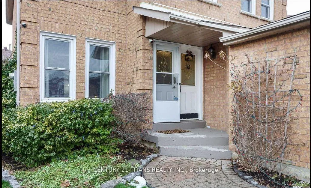 Front of 112 Fernbank Place