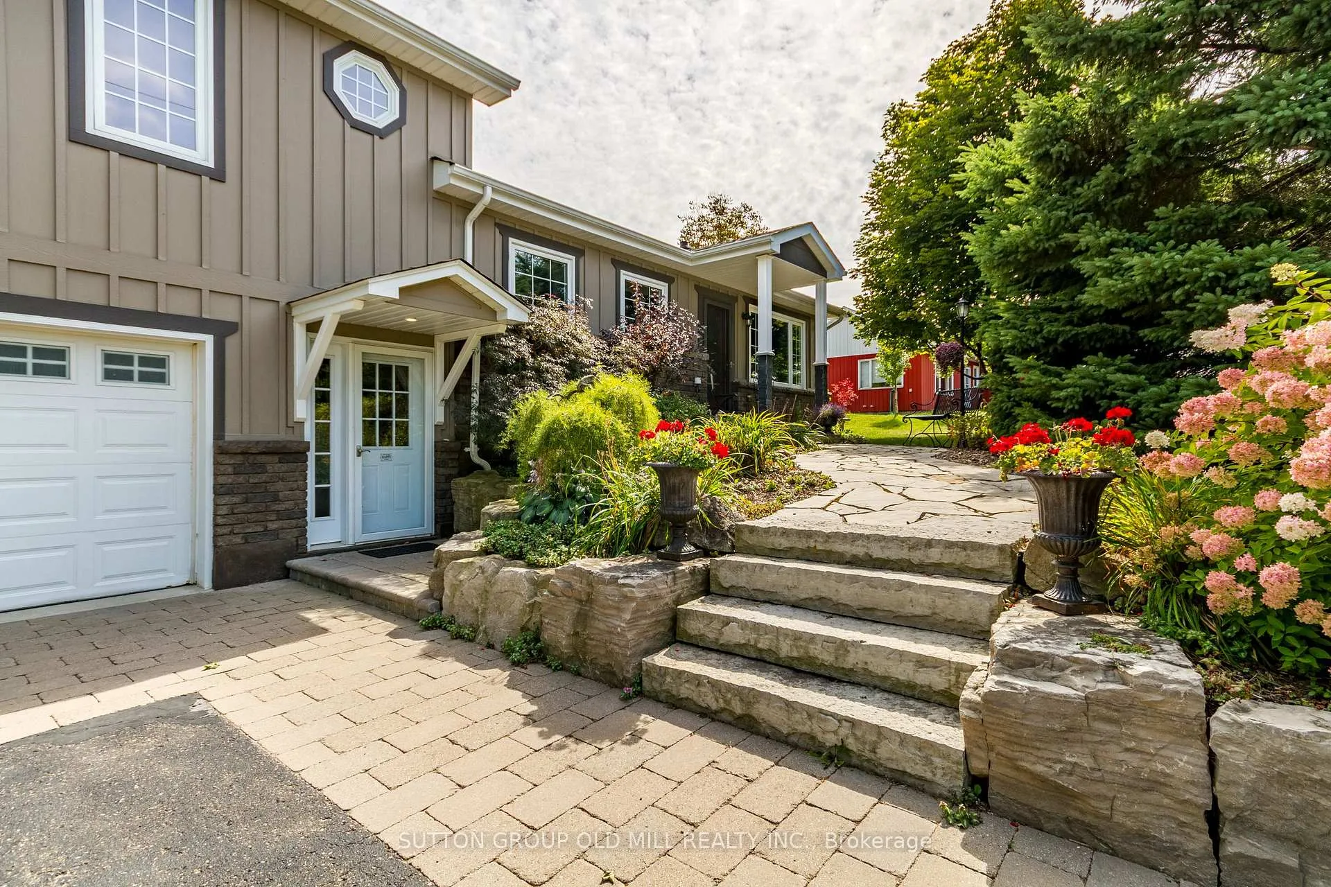Photo 2 of 17 King Street, Caledon, Alton — HOMEH
