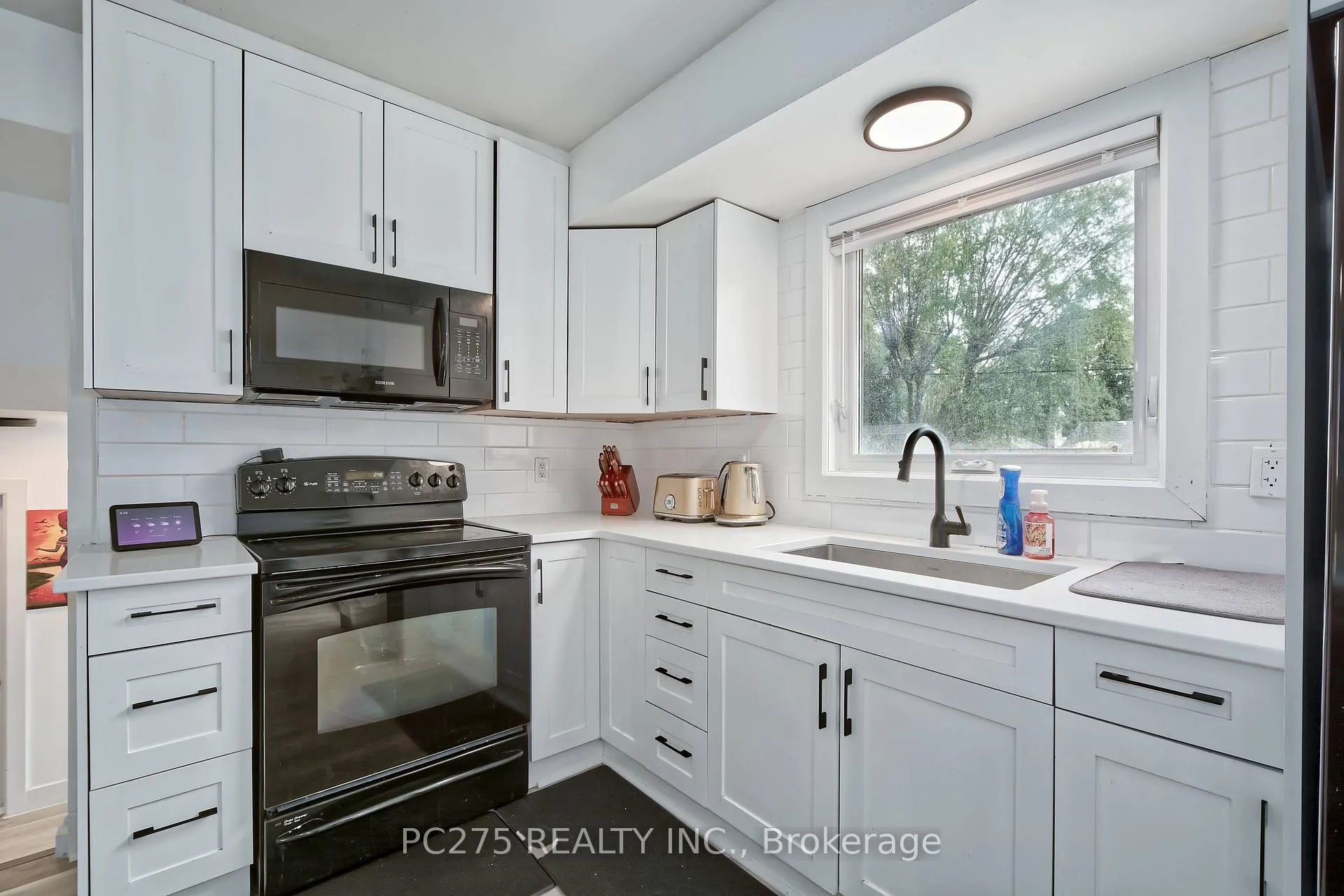 Photo 13 of 1053 Griffith Road, Sarnia — HOMEH