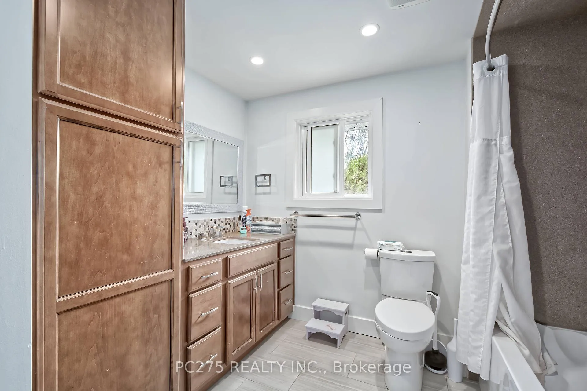 Photo 14 of 1053 Griffith Road, Sarnia — HOMEH