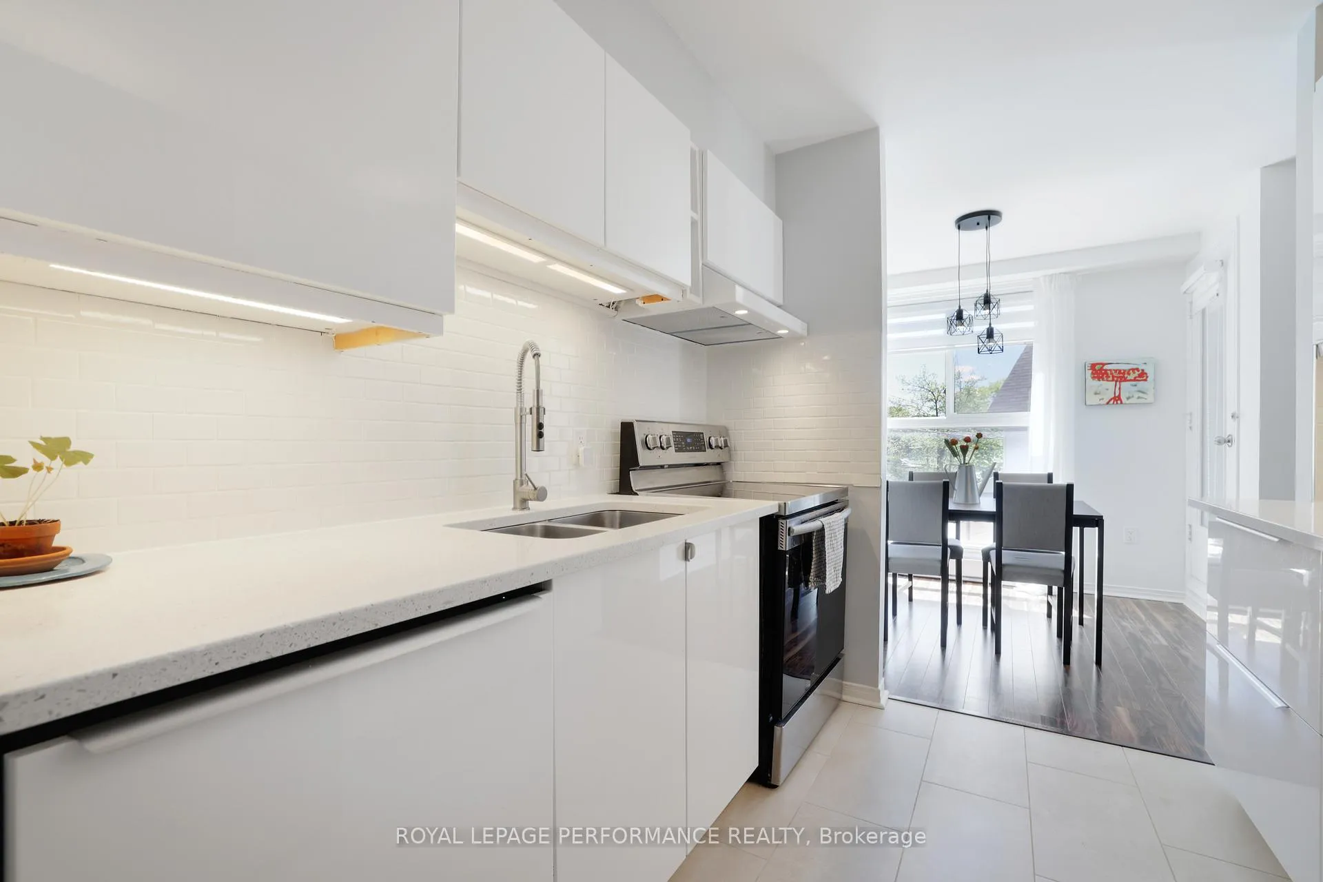 Photo 14 of Unit 5, 144 Bayview Station Road, Ottawa, Hintonburg — HOMEH
