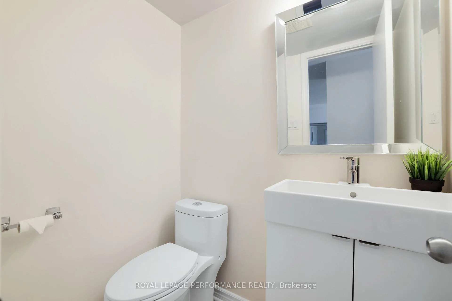 Photo 18 of Unit 5, 144 Bayview Station Road, Ottawa, Hintonburg — HOMEH