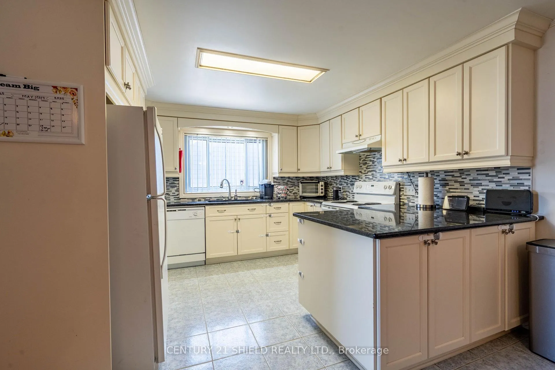 Photo 5 of 1320 Aubin Avenue, Cornwall — HOMEH