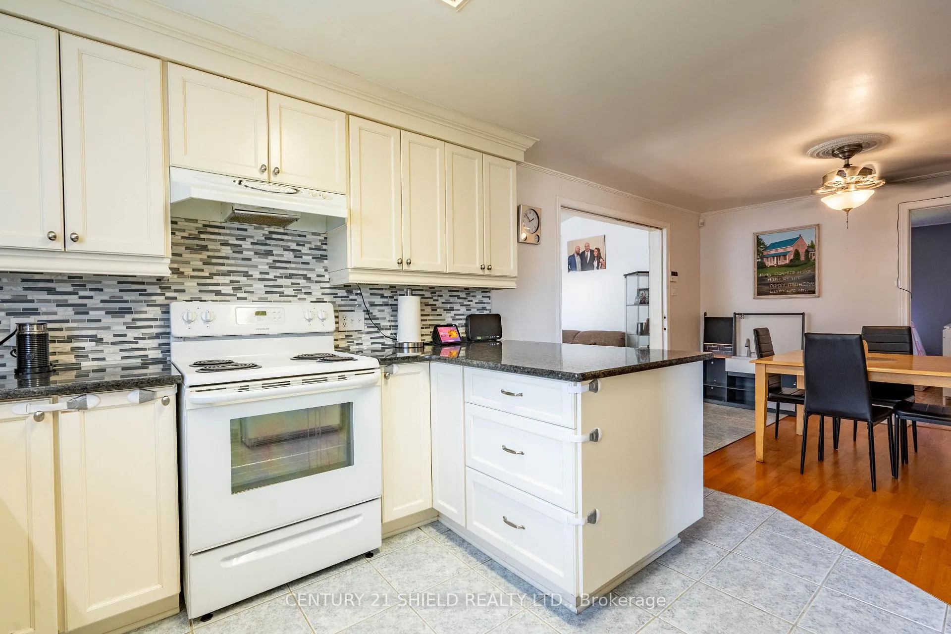 Photo 6 of 1320 Aubin Avenue, Cornwall — HOMEH