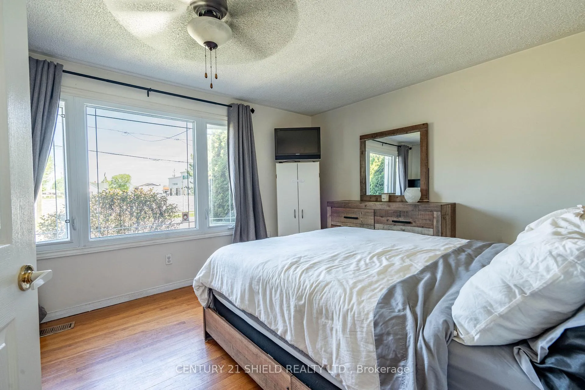 Photo 12 of 1320 Aubin Avenue, Cornwall — HOMEH