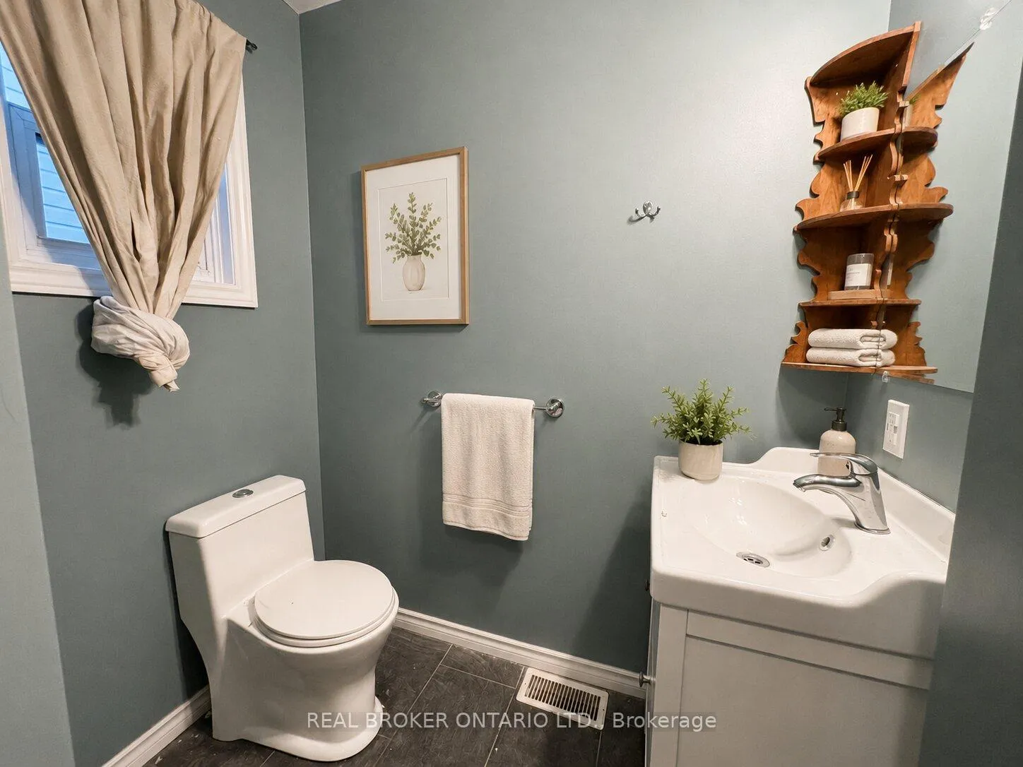Photo 14 of 518 Cannon Street E, Hamilton, Gibson — HOMEH