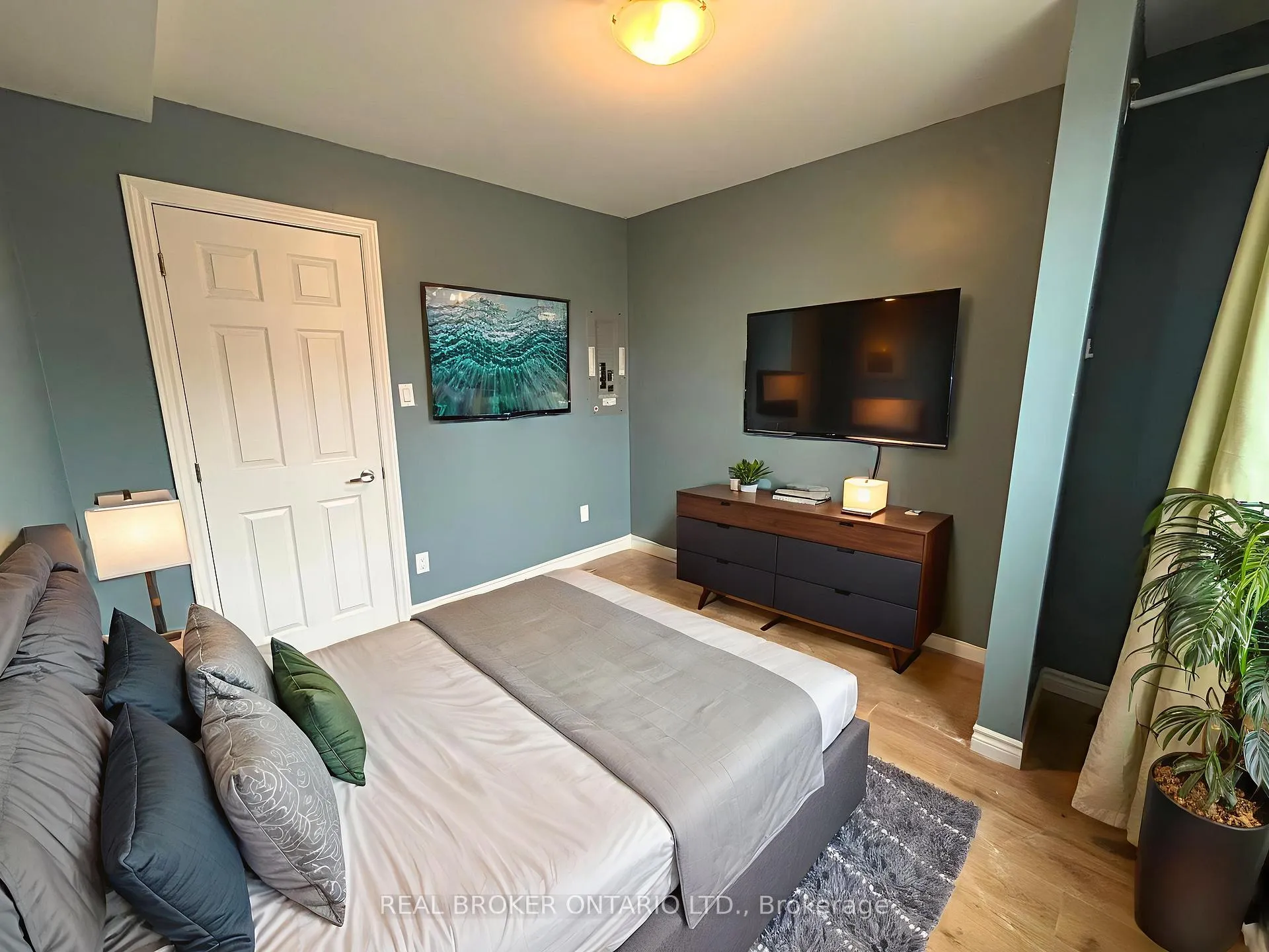 Photo 16 of 518 Cannon Street E, Hamilton, Gibson — HOMEH