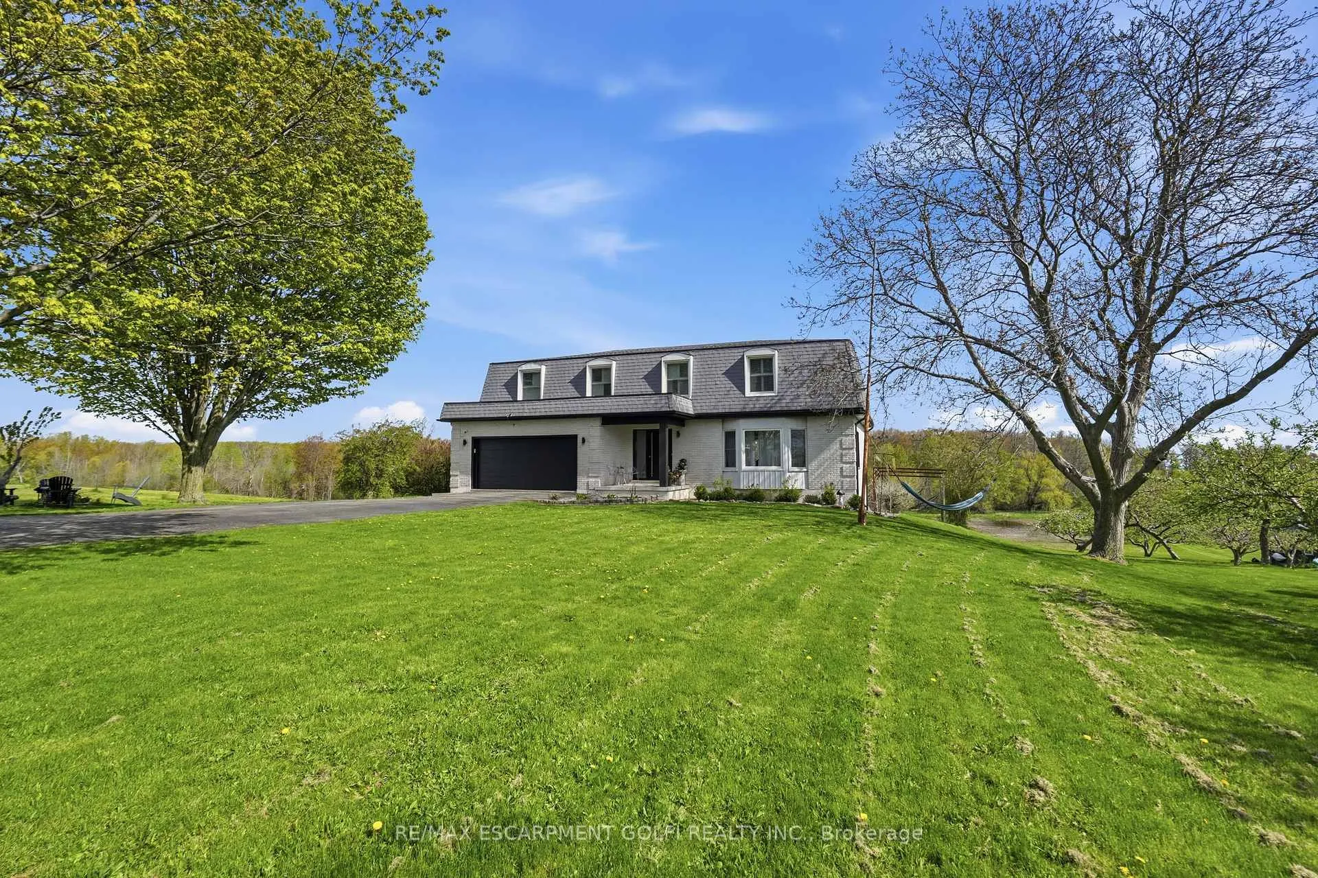 Photo 2 of 296 Ridge Road W, Grimsby, Grimsby Escarpment — HOMEH