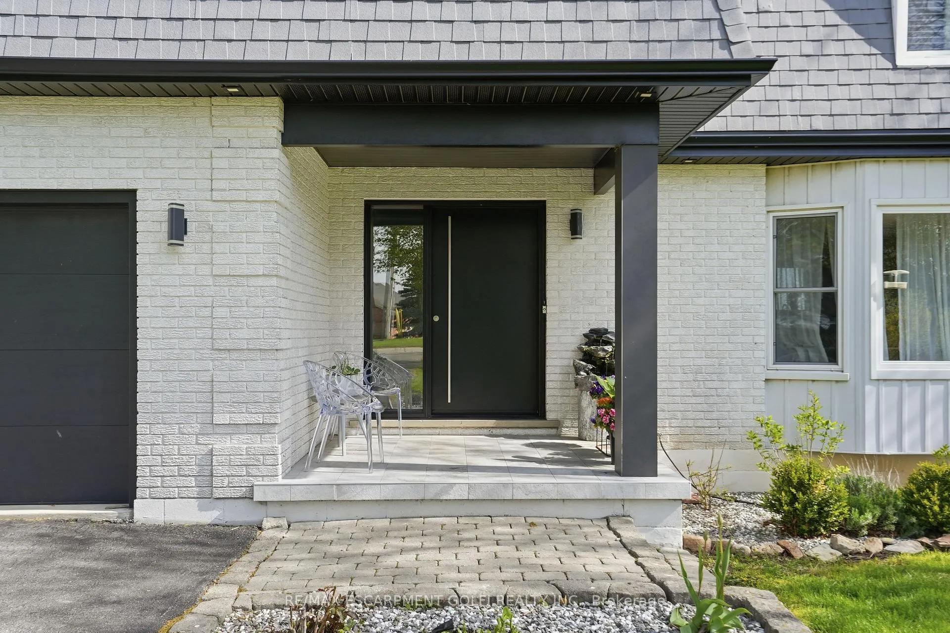 Photo 4 of 296 Ridge Road W, Grimsby, Grimsby Escarpment — HOMEH