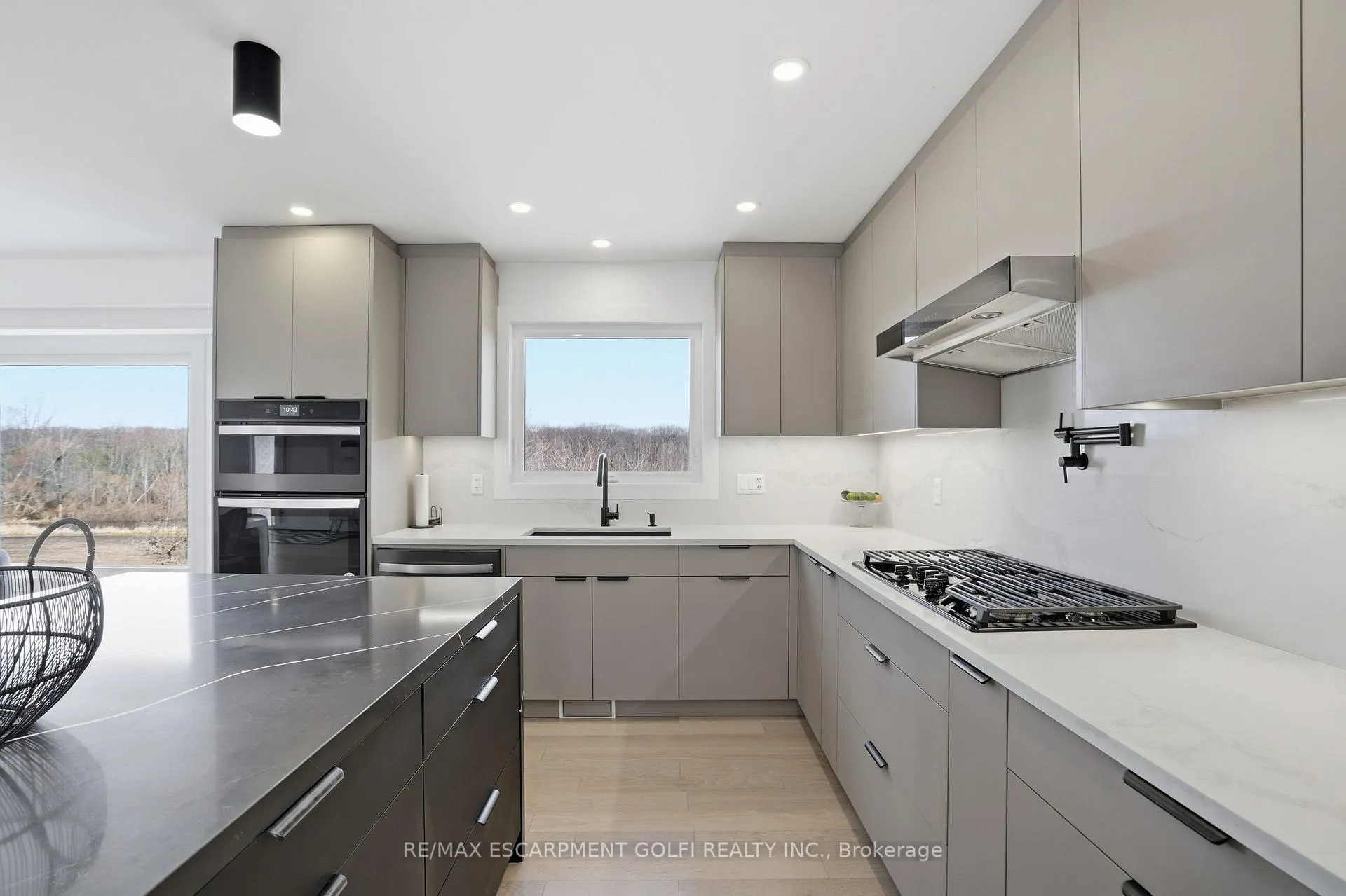 Photo 13 of 296 Ridge Road W, Grimsby, Grimsby Escarpment — HOMEH